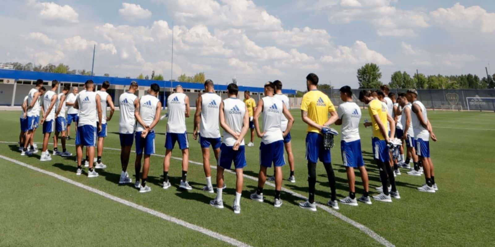 En medio de los trabajos de preparación, un habitual titular del Xeneize debió ausentarse del entrenamiento. El Motivo.