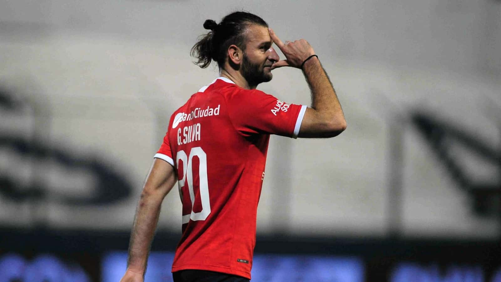En medio de un juicio entre Club Atlético Independiente y Gastón Silva, el jugador firmó por Sociedad Deportiva Huesca, equipo que puede terminar lamentando su fichaje.