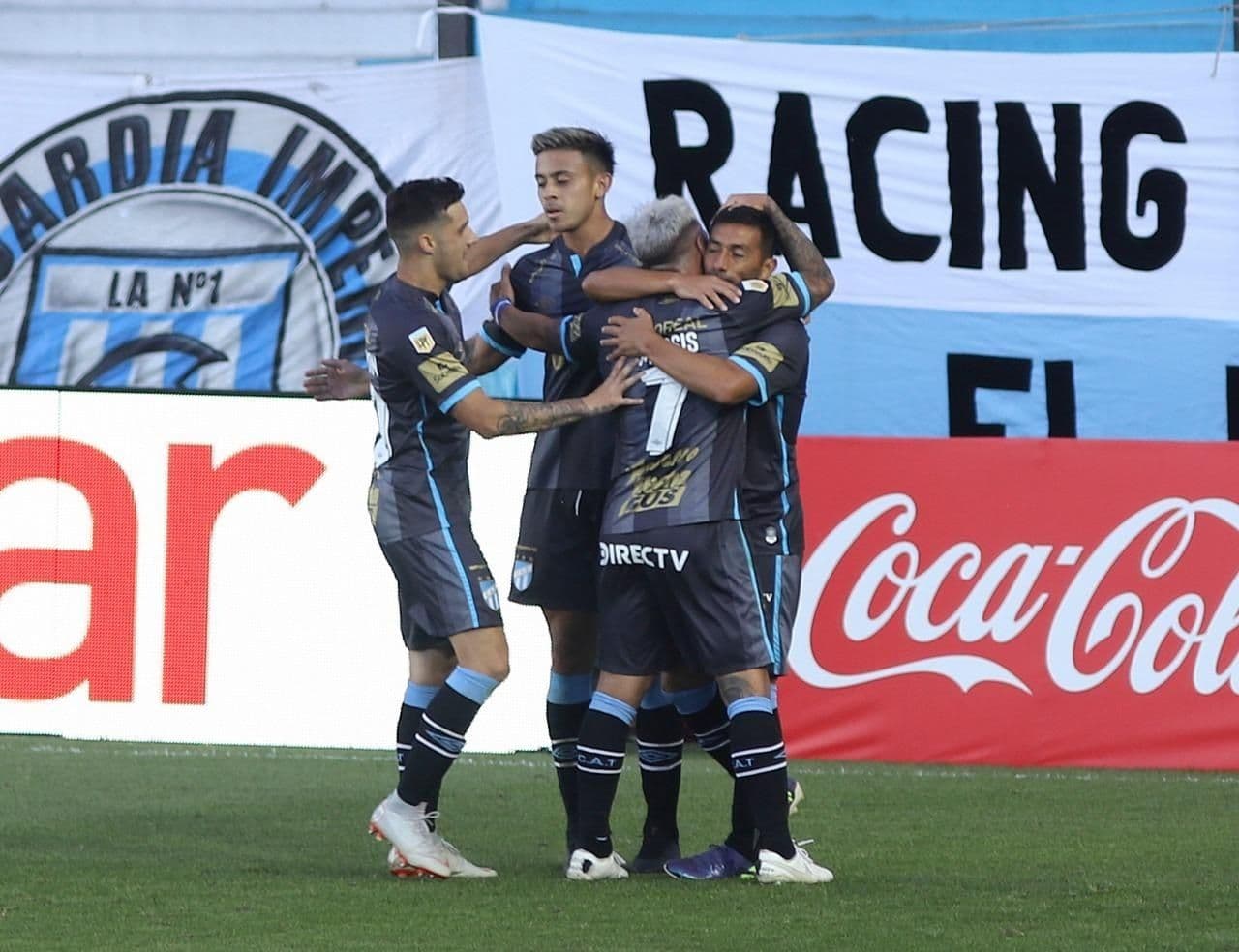 En una sorprendente derrota como locales, Racing Club de Avellaneda cayó derrotado ante Club Atlético Tucumán.