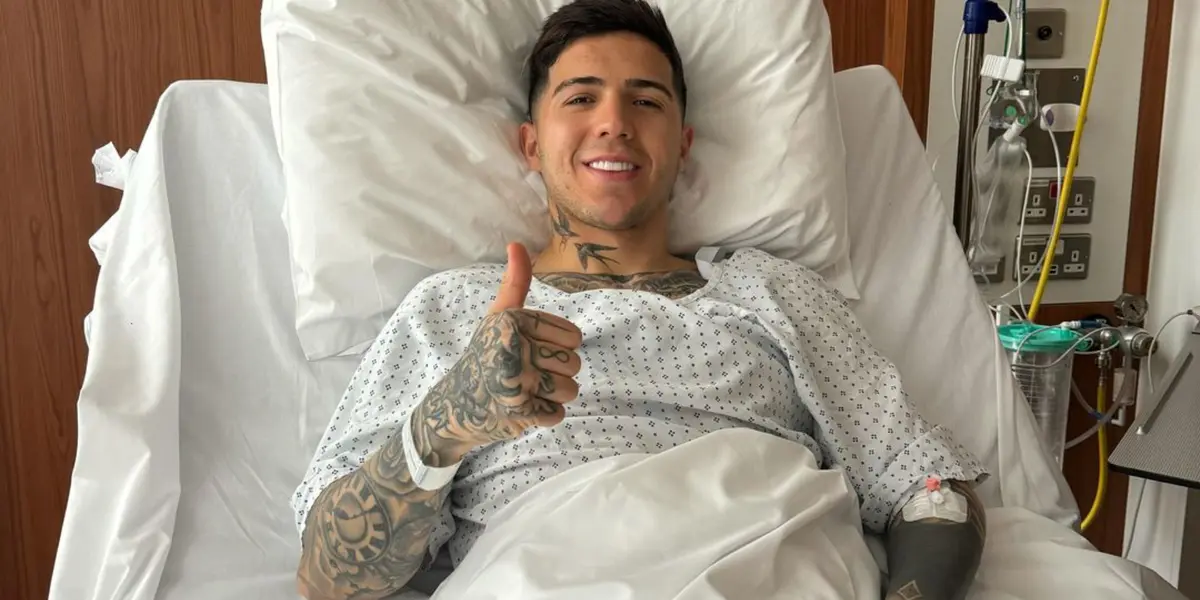 Enzo Fernández sonríe tras su cirugía