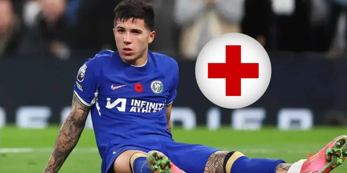 Enzo Fernández tirado en el suelo con la camiseta de Chelsea