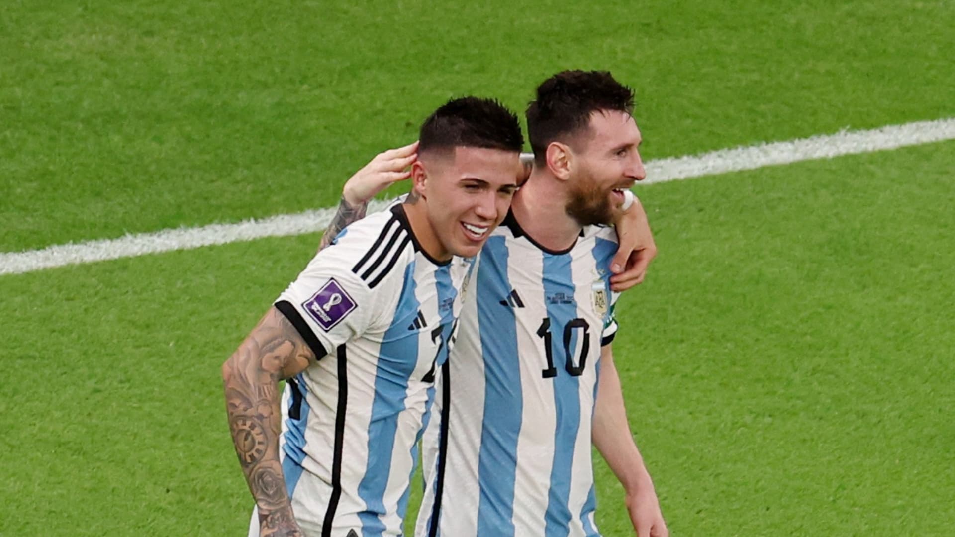 Enzo Fernández y Lionel Messi.