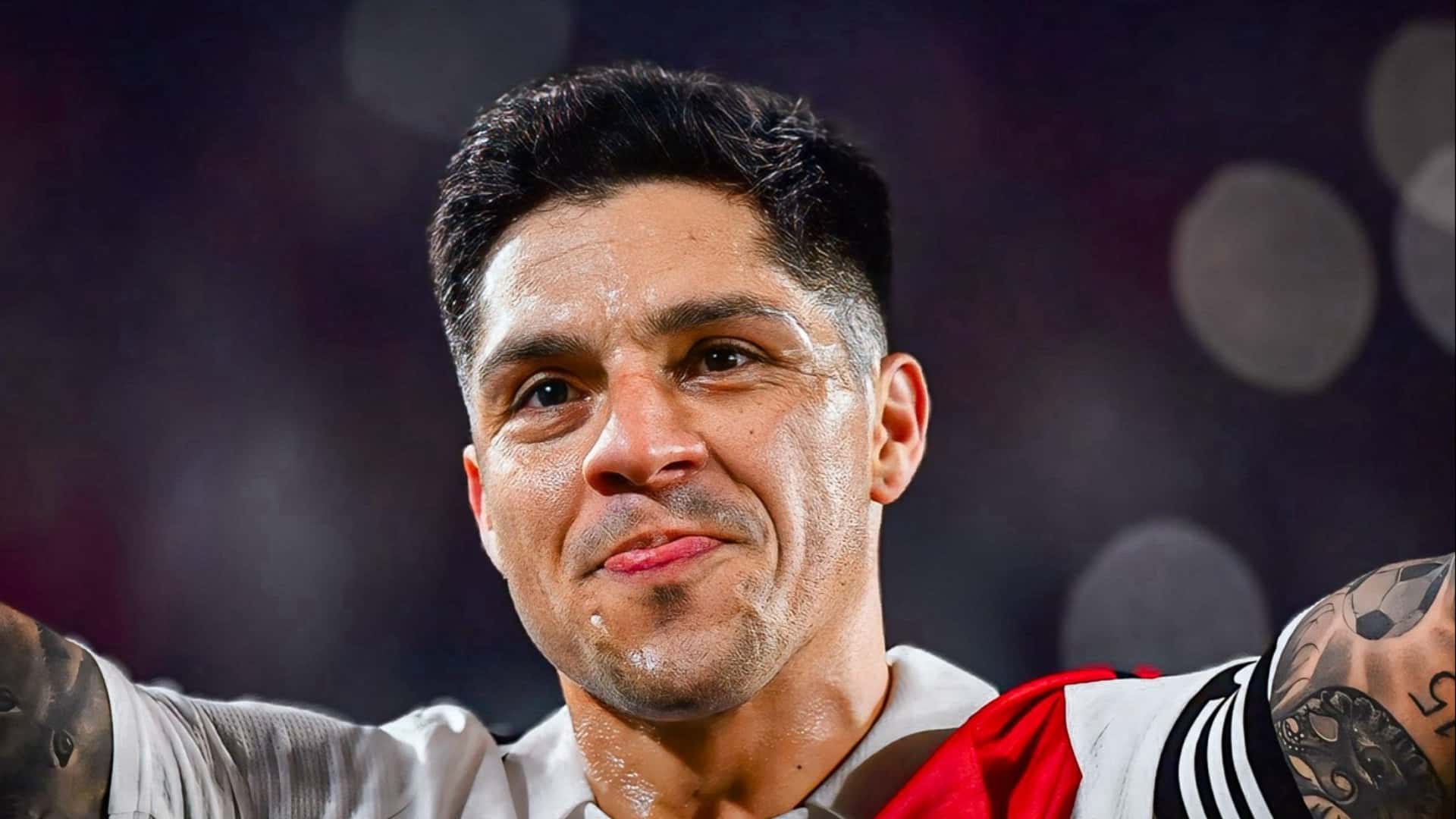 Enzo Pérez vistiendo los colores de River