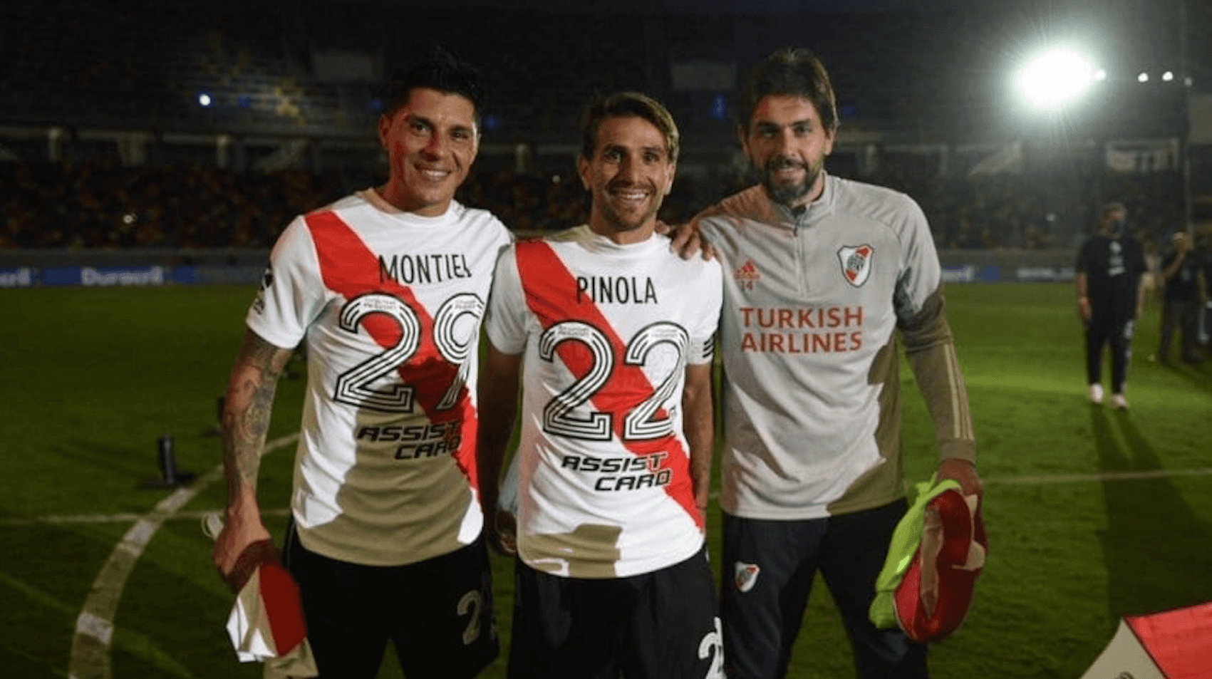 Enzo Pérez y Leonardo Ponzio se acordaron de dos jugadores de River que no pudieron estar presentes en la victoria por 5-0 ante Racing.