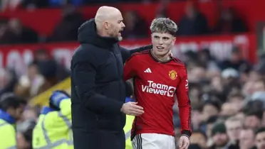 Erik Ten Hag y Alejandro Garnacho.