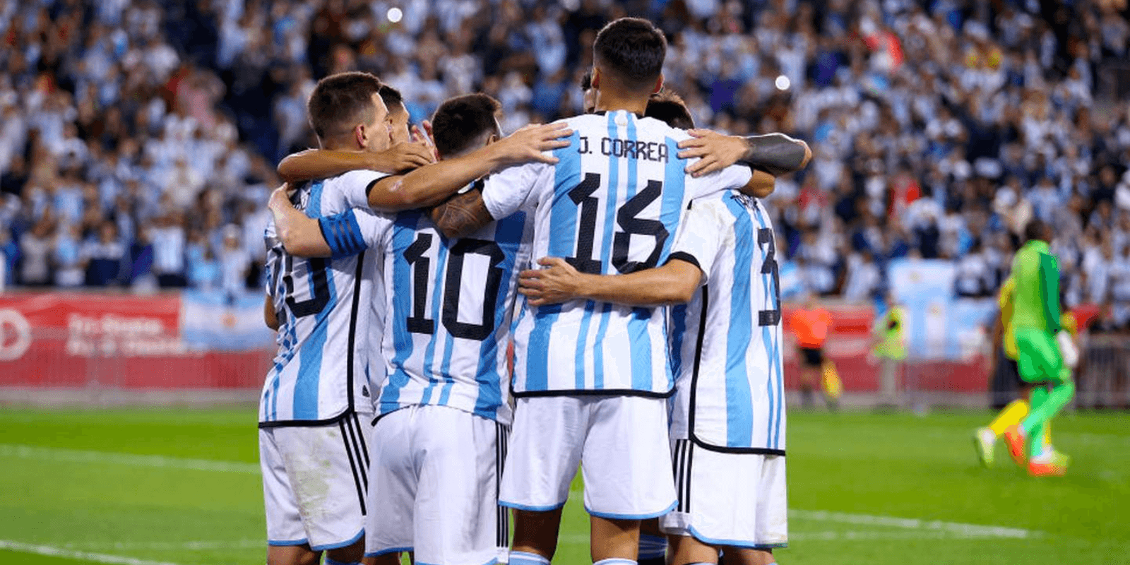 Es una de las promesas del Manchester United y no fue llamado por Scaloni al Mundial