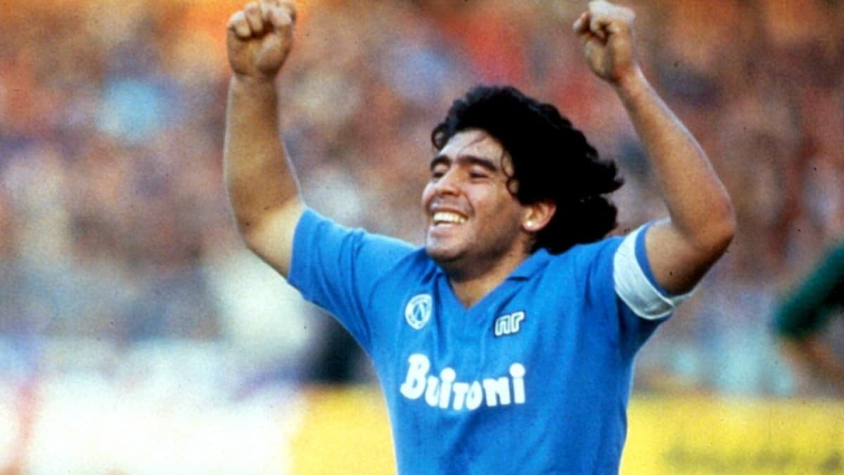 Este futbolista compartió cancha con Diego Maradona y, en la actualidad, sigue brillando en el fútbol.