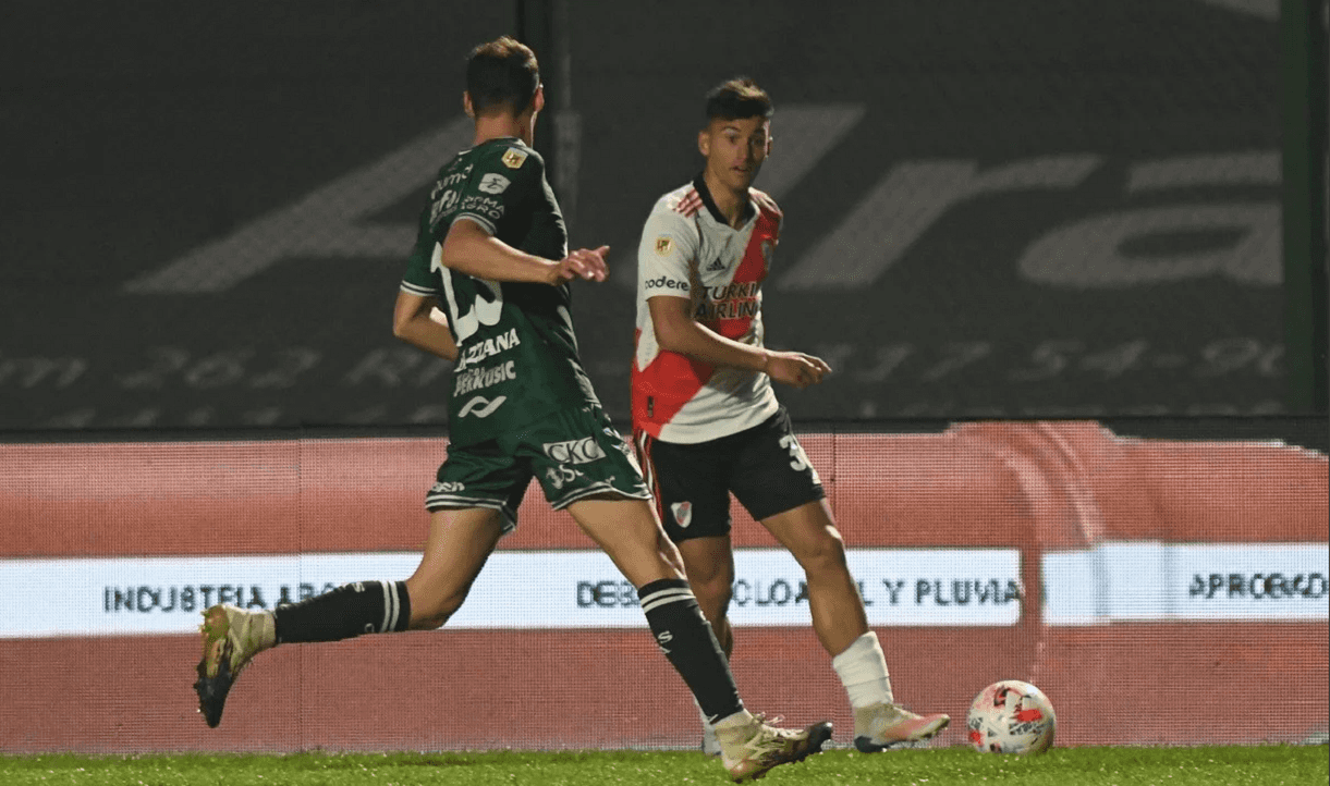 Este lunes, Felipe Salomoni hizo su presentación en la Primera del Millonario, durante la victoria por 2-1 ante Sarmiento.