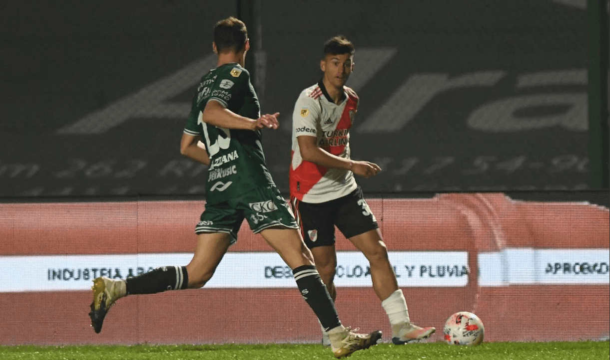 Este lunes, Felipe Salomoni hizo su presentación en la Primera del Millonario, durante la victoria por 2-1 ante Sarmiento.