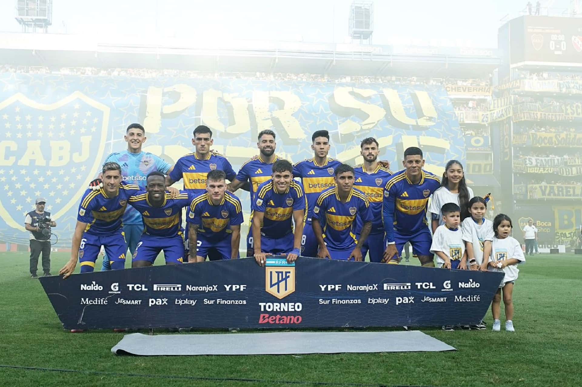 Este zaguero se sumaría al plantel de Fernando Gago para el 2025