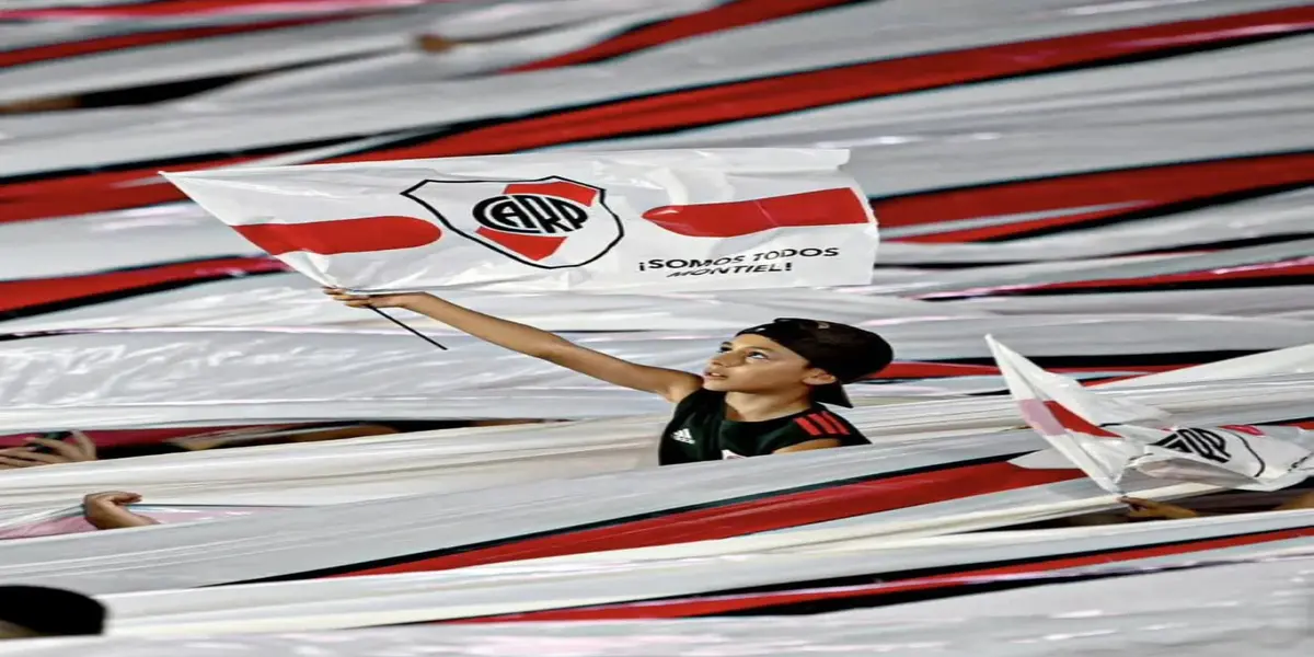 Excursionistas se burló de las dedicatorias de River a sus exjugadores