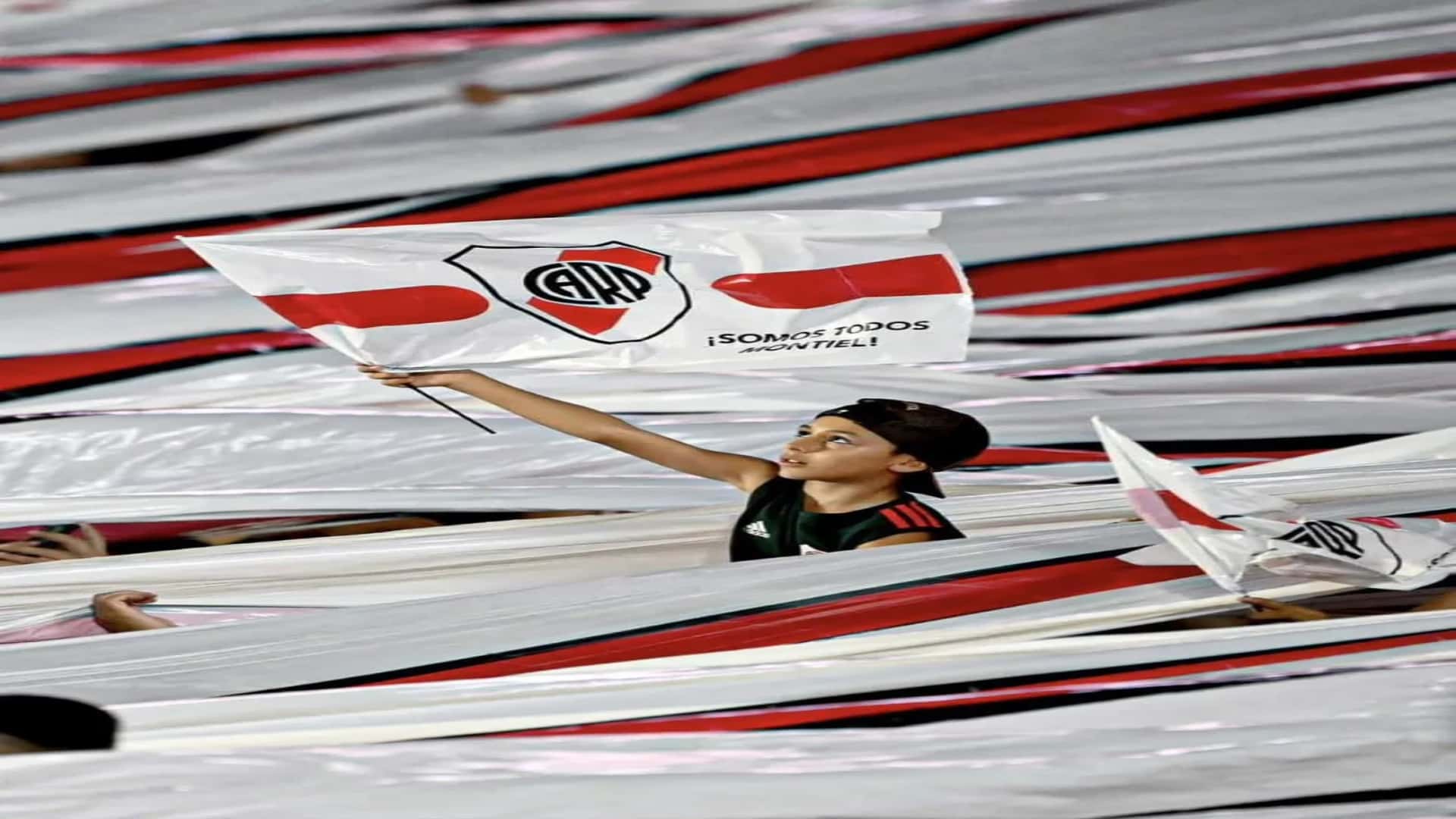 Excursionistas se burló de las dedicatorias de River a sus exjugadores