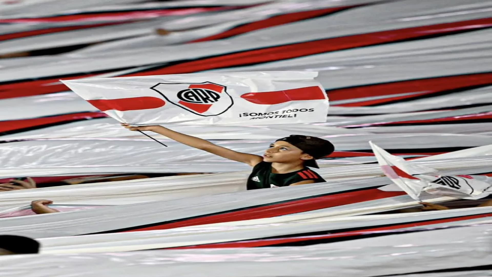 Excursionistas se burló de las dedicatorias de River a sus exjugadores