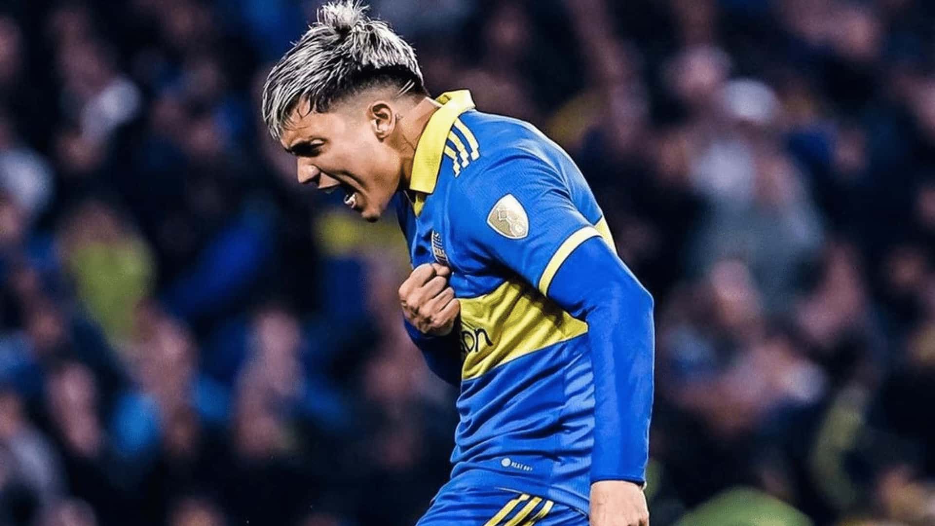 Exequiel Zeballos grita un gol con la camiseta de Boca.