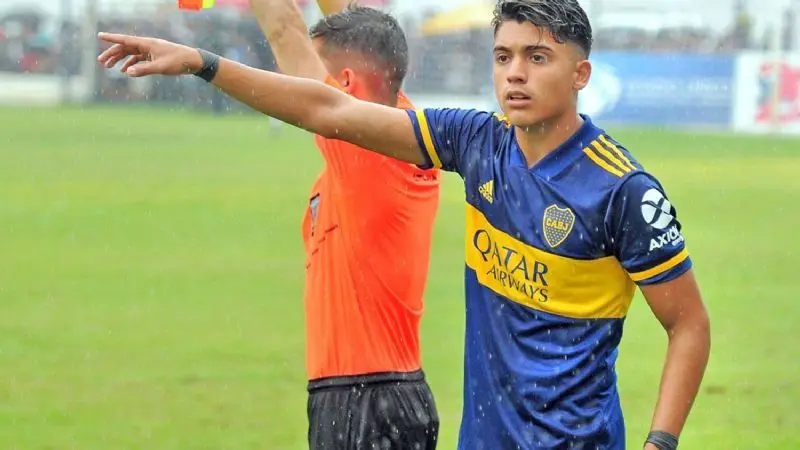Exequiel Zeballos ha demostrado en pocos minutos un futuro prometedor en el Club Atlético Boca Juniors.