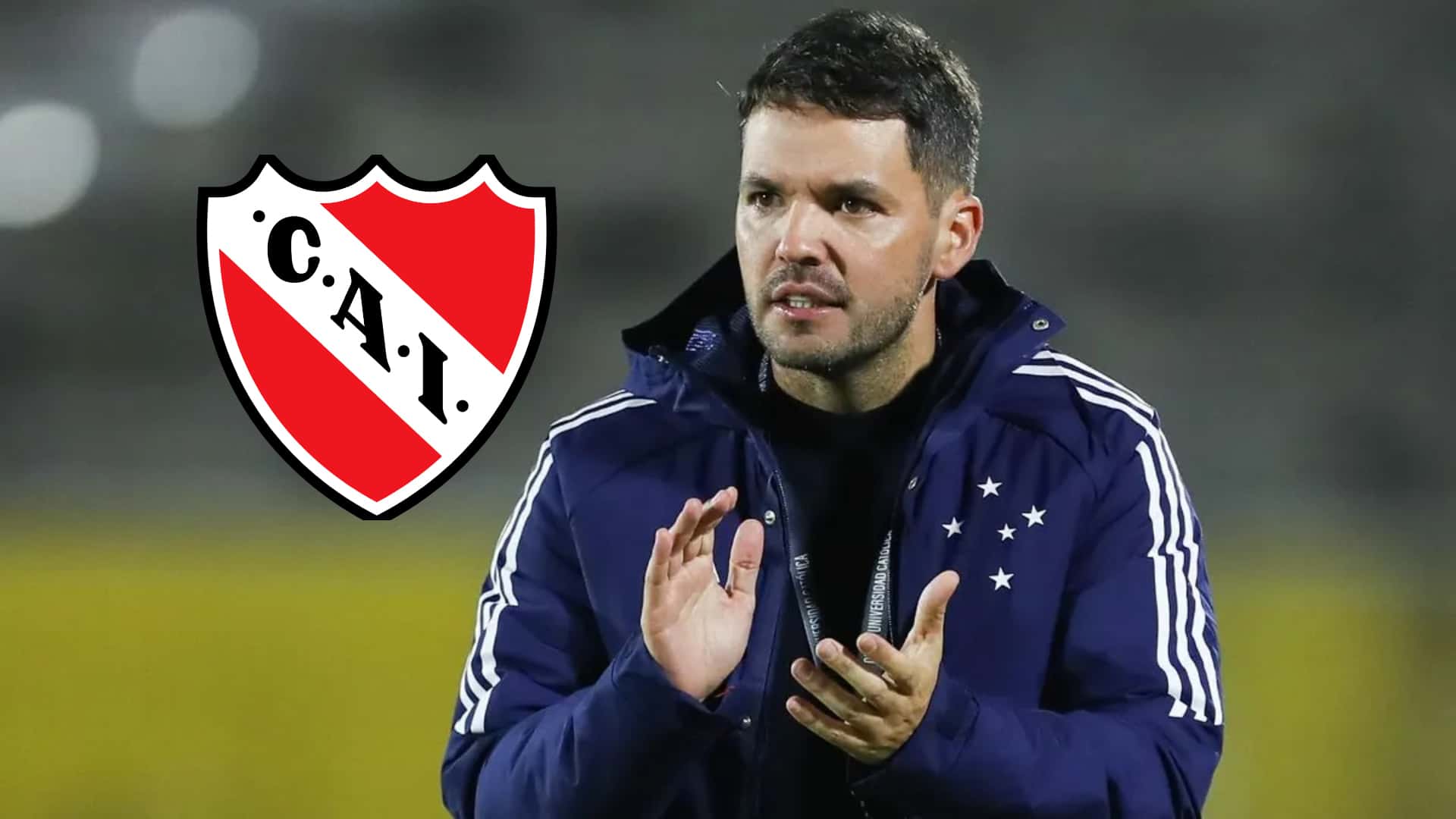 Fernando Larcamón dirigiendo un partido con Cruzeiro.