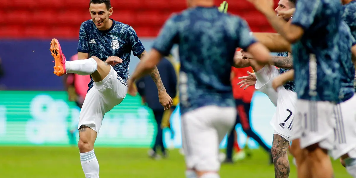 Fideo contó por qué a Emiliano Martínez "le faltan algunos caramelitos".