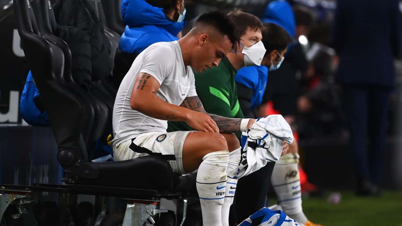 Flojo partido de Lautaro Martínez que salió sustituido y no pudo contener su bronca