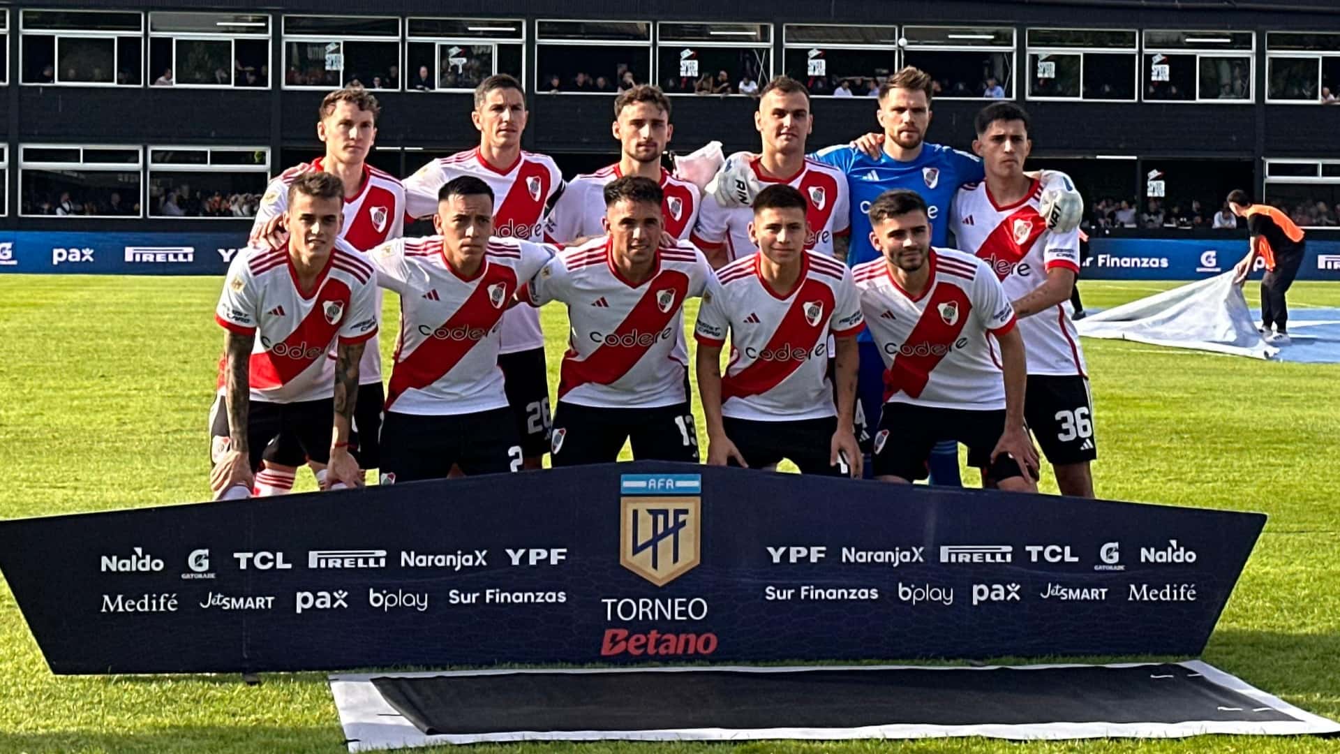 Formación de River vs Deportivo Riestra.