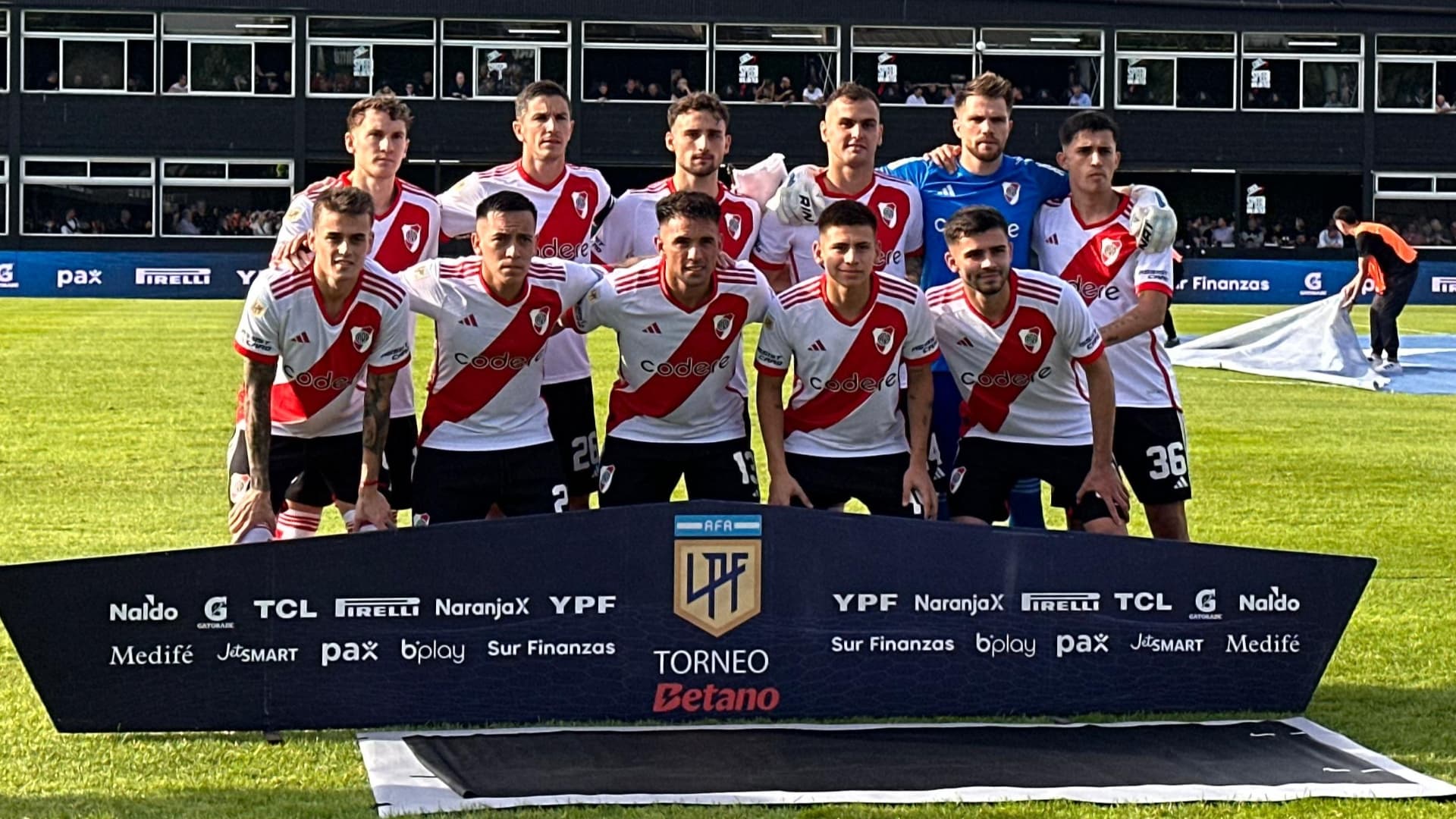 Formación de River vs Deportivo Riestra.