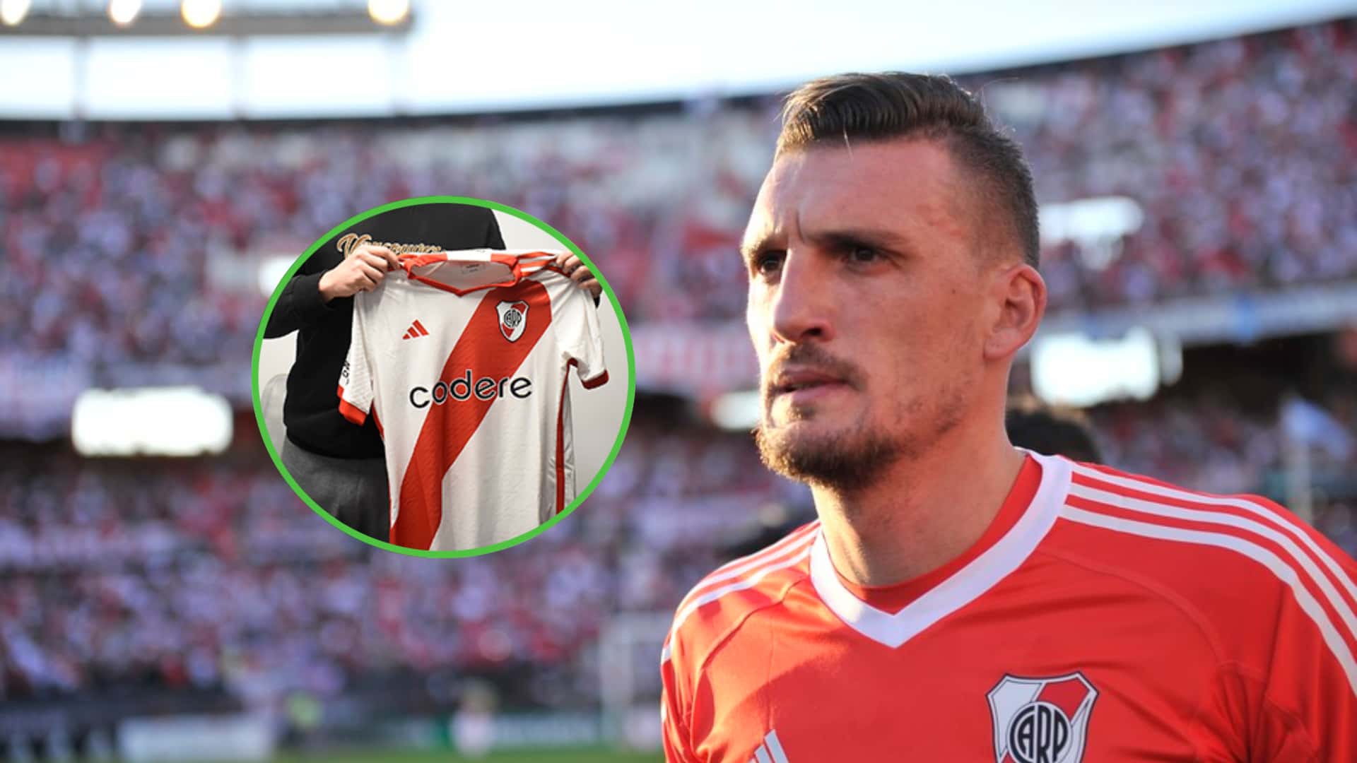 Franco Armani con la camiseta de River en la previa de un partido.