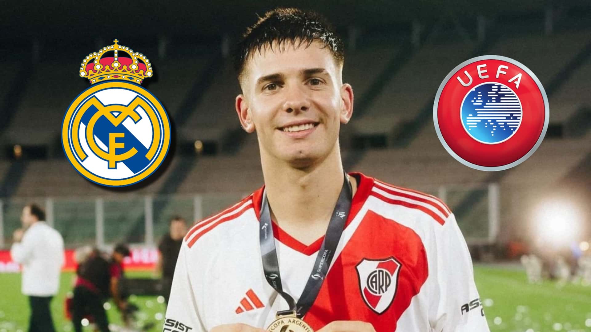 Franco Mastantuno con la medalla de campeón con River.