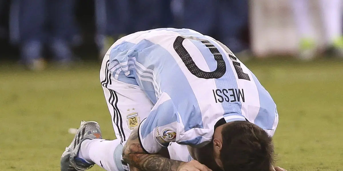 Fue en 2016, tras la final de la Copa América Centenario, en la cual la Selección Argentina perdió frente a Chile por penales. Con el pretexto de varias finales perdidas, Lionel Messi dejó a los aficionados con el corazón en la boca después de sus declaraciones.
¿Recordás este suceso de Lio Messi? Si querés saber cómo terminó, seguí leyendo esta nota de El Futbolero.