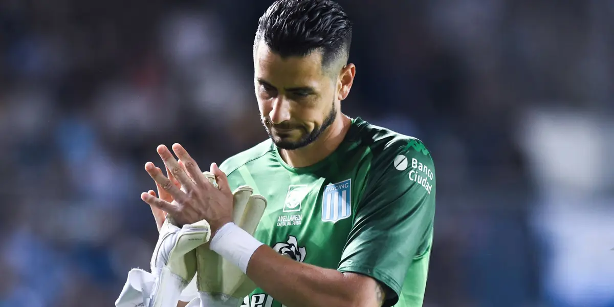 Gabriel Arias pidiendo perdón con la camiseta de Racing