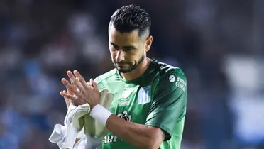 Gabriel Arias pidiendo perdón con la camiseta de Racing