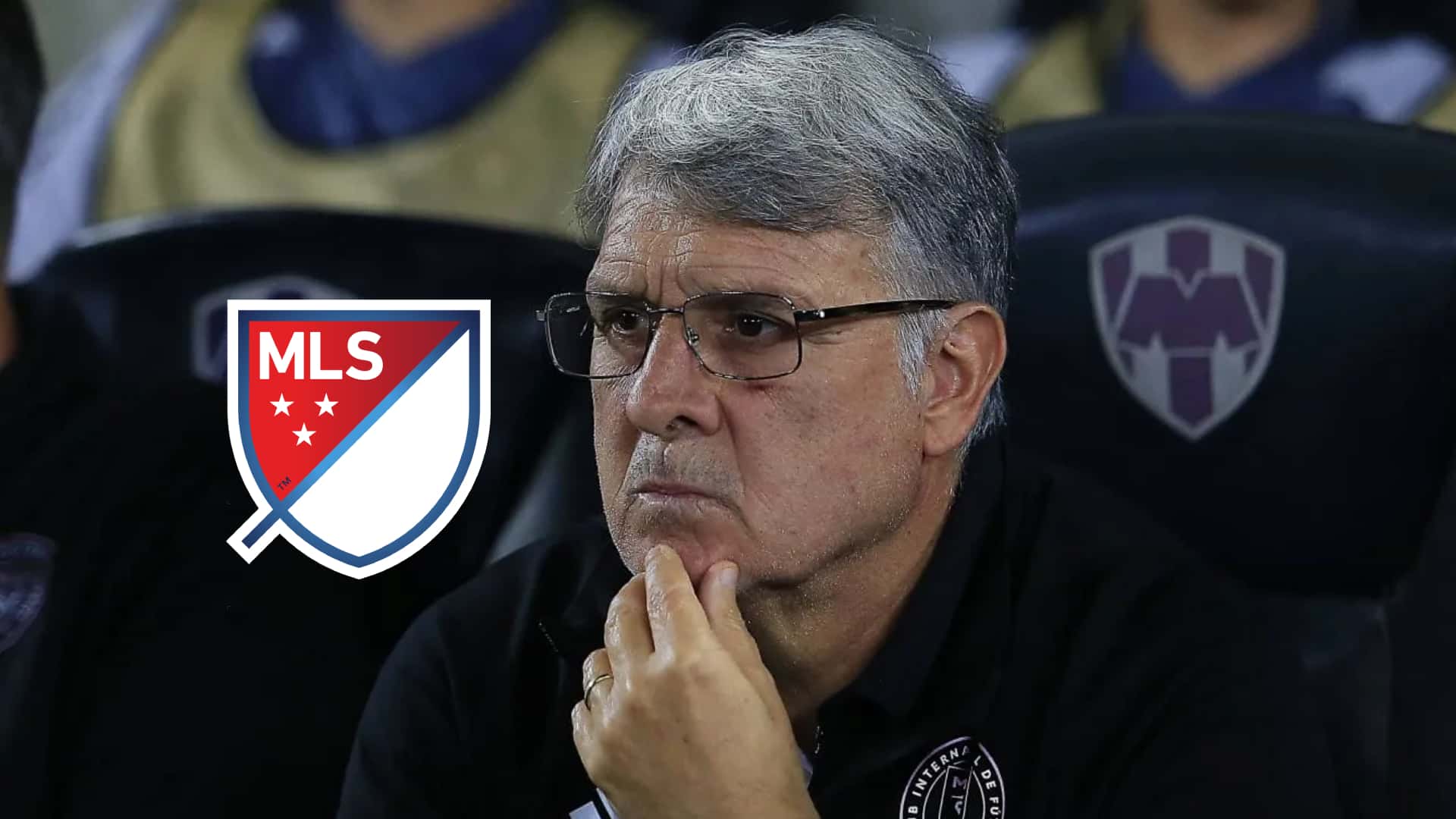 Gerardo Martino pensativo en el partido de Inter Miami contra Monterrey