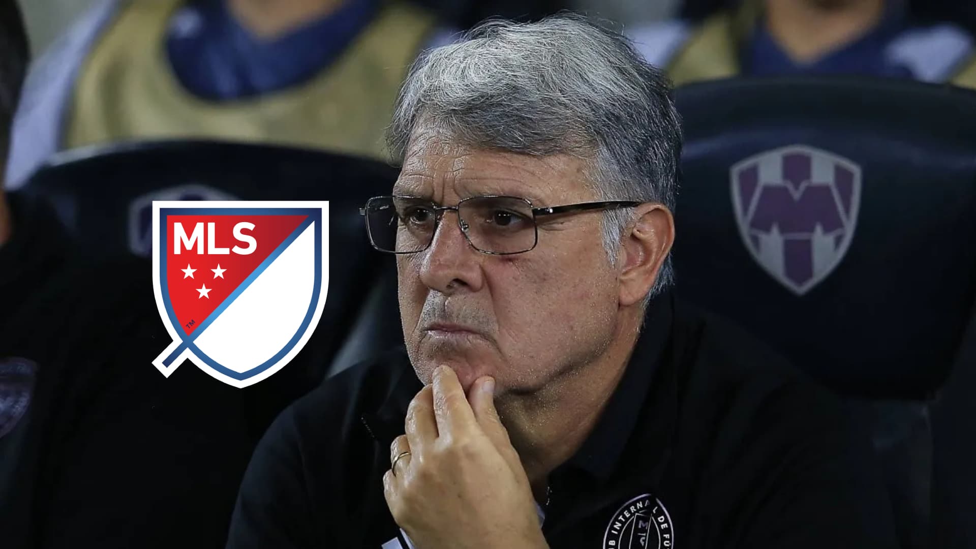 Gerardo Martino pensativo en el partido de Inter Miami contra Monterrey