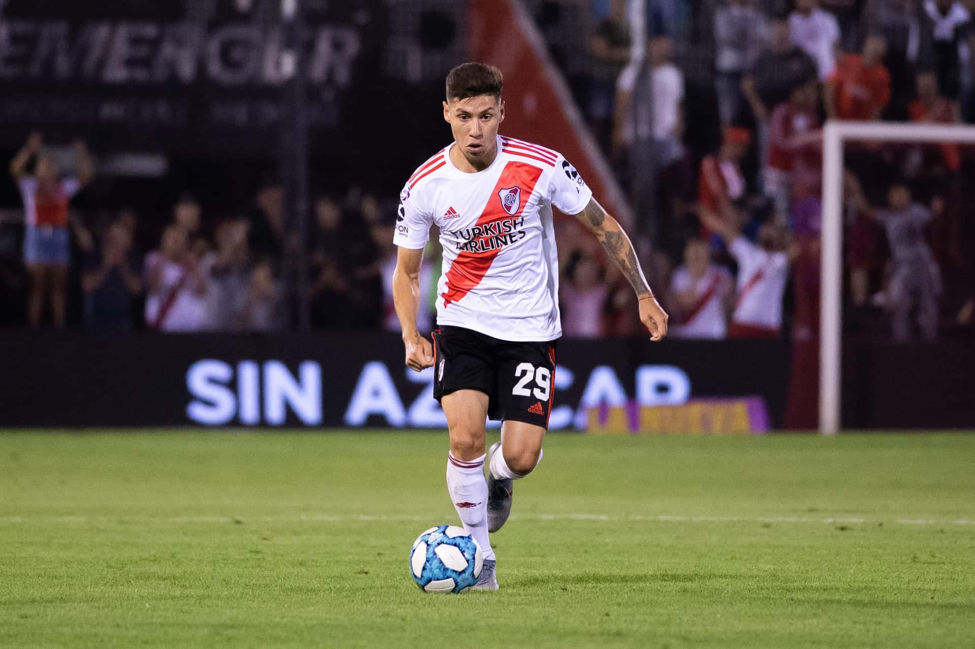 Gonzalo Montiel es uno de los jugadores favoritos de Marcelo Gallardo en River Plate, sus buenas actuaciones lo llevaron a jugar en la Selección Argentina y ahora lo busca el Benfica desde Europa en condición de préstamo con opción de compra ¿Cuánto vale "Cachete? Enterate de toda la información acá.
