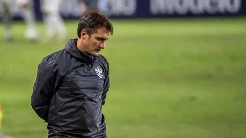 Guillermo Barros Schelotto recibió una noticia que se veía venir, su despido de Los Angeles Galaxy, y a pesar de eso, puede tener la posibilidad de enfrentar al equipo de sus amores y su mayor rival.