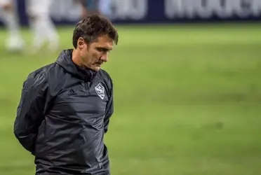 Guillermo Barros Schelotto recibió una noticia que se veía venir, su despido de Los Angeles Galaxy, y a pesar de eso, puede tener la posibilidad de enfrentar al equipo de sus amores y su mayor rival.