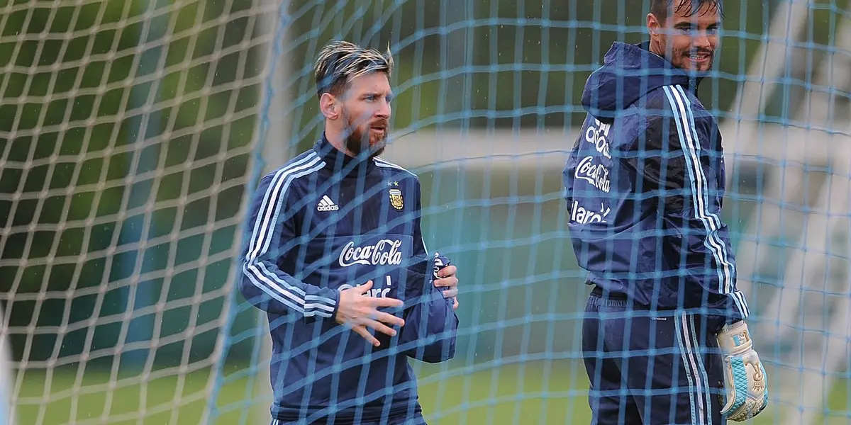 Haber jugado con Messi no le alcanza. Arribó a Boca con el mote de figura rutilante y sin embargo, no logra hacerse un lugar en el equipo.