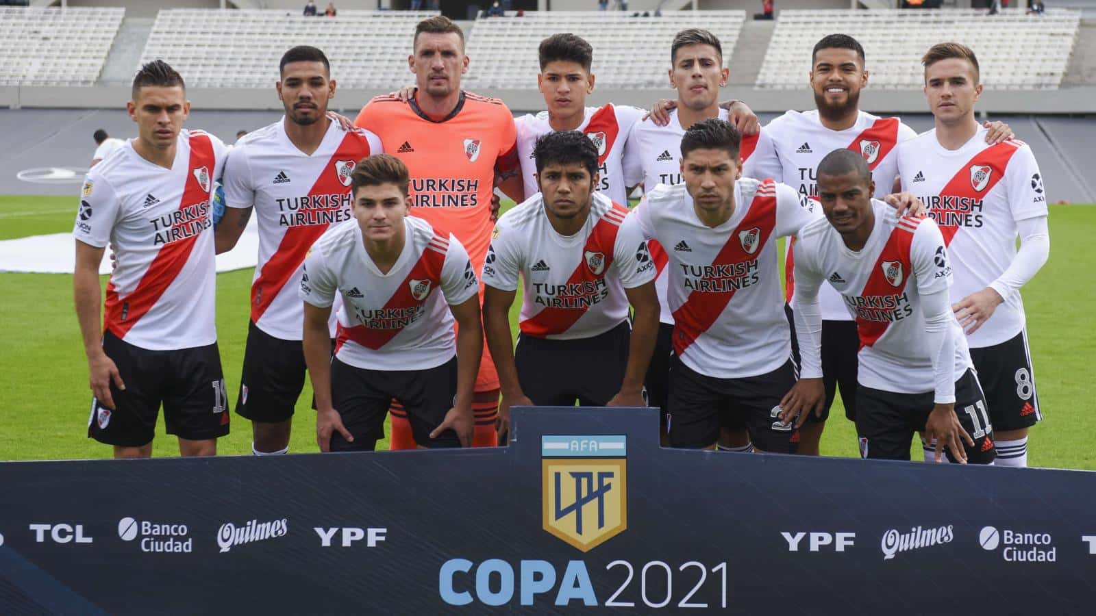 Hace varios años que River viene peleando todas las competiciones que disputa, por este motivo tiene un plantel bastante competitivo que lo trata de mantener temporada tras temporada y con jugadores de prestigio ¿Quién es el del salario más alto en el equipo de Marcelo Gallardo? Toda la información acá.