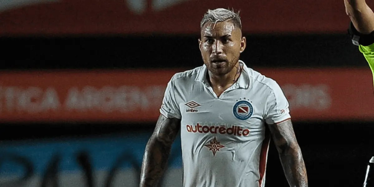 Hace varios meses, Asociación Atlética Argentinos Juniors rechazó 5 millones por Damián Batallini, y hoy piensan aceptar una oferta mucho más baja desde Turquía.