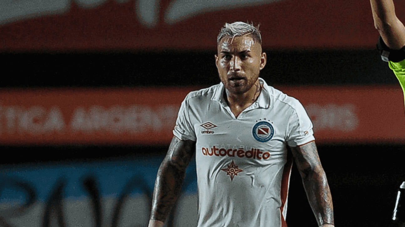 Hace varios meses, Asociación Atlética Argentinos Juniors rechazó 5 millones por Damián Batallini, y hoy piensan aceptar una oferta mucho más baja desde Turquía.