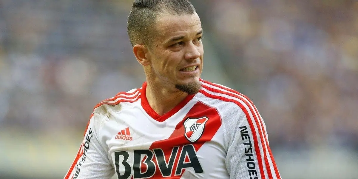 Horas después de confirmar su salida del Sport Club Internacional, el Club Atlético River Plate ya empieza a poner una oferta sobre la mesa a Andrés D´Alessandro.