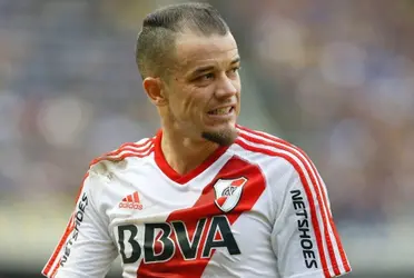 Horas después de confirmar su salida del Sport Club Internacional, el Club Atlético River Plate ya empieza a poner una oferta sobre la mesa a Andrés D´Alessandro.