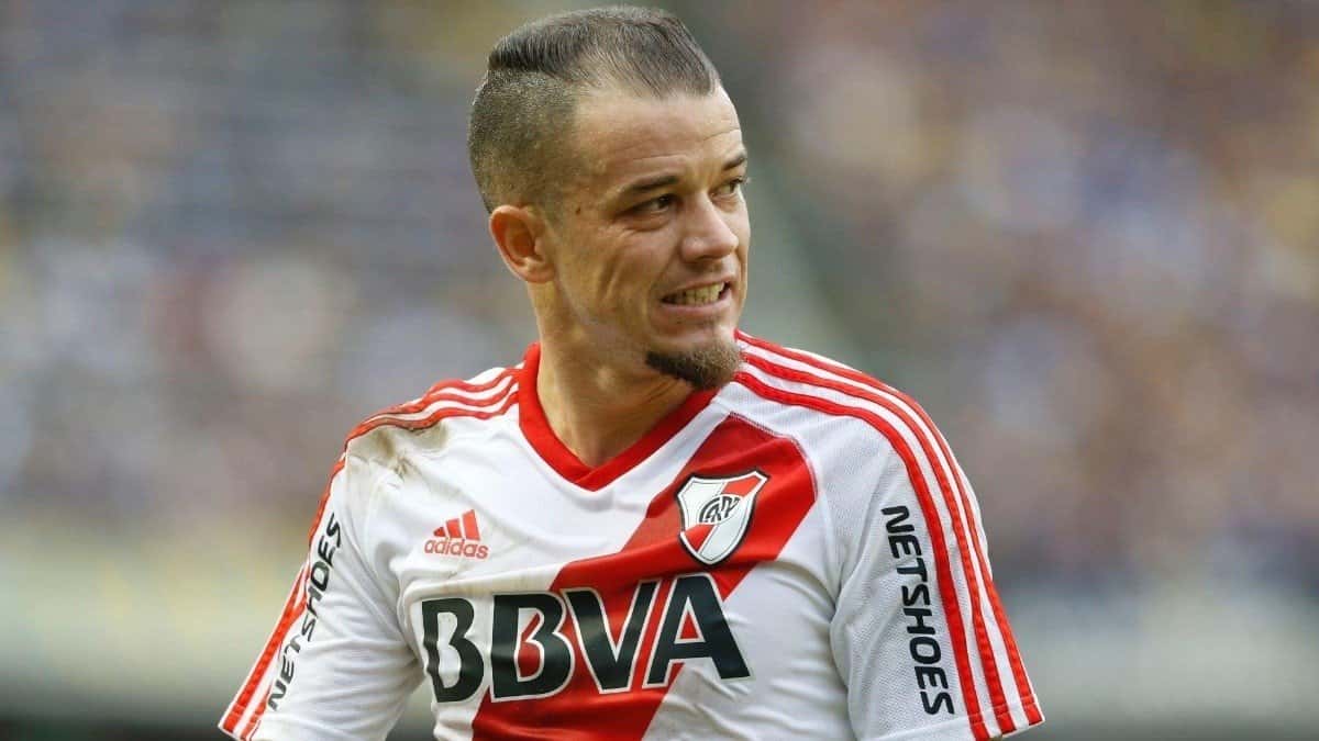 Horas después de confirmar su salida del Sport Club Internacional, el Club Atlético River Plate ya empieza a poner una oferta sobre la mesa a Andrés D´Alessandro.