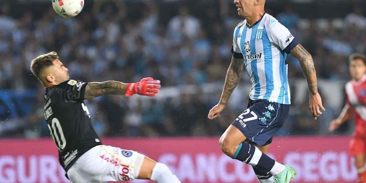 Javier Correa, uno de los goleadores de la Academia en el triunfo ante Argentinos, sufrió un desgarro y no podrá estar ante el último campeón del fútbol argentino. 