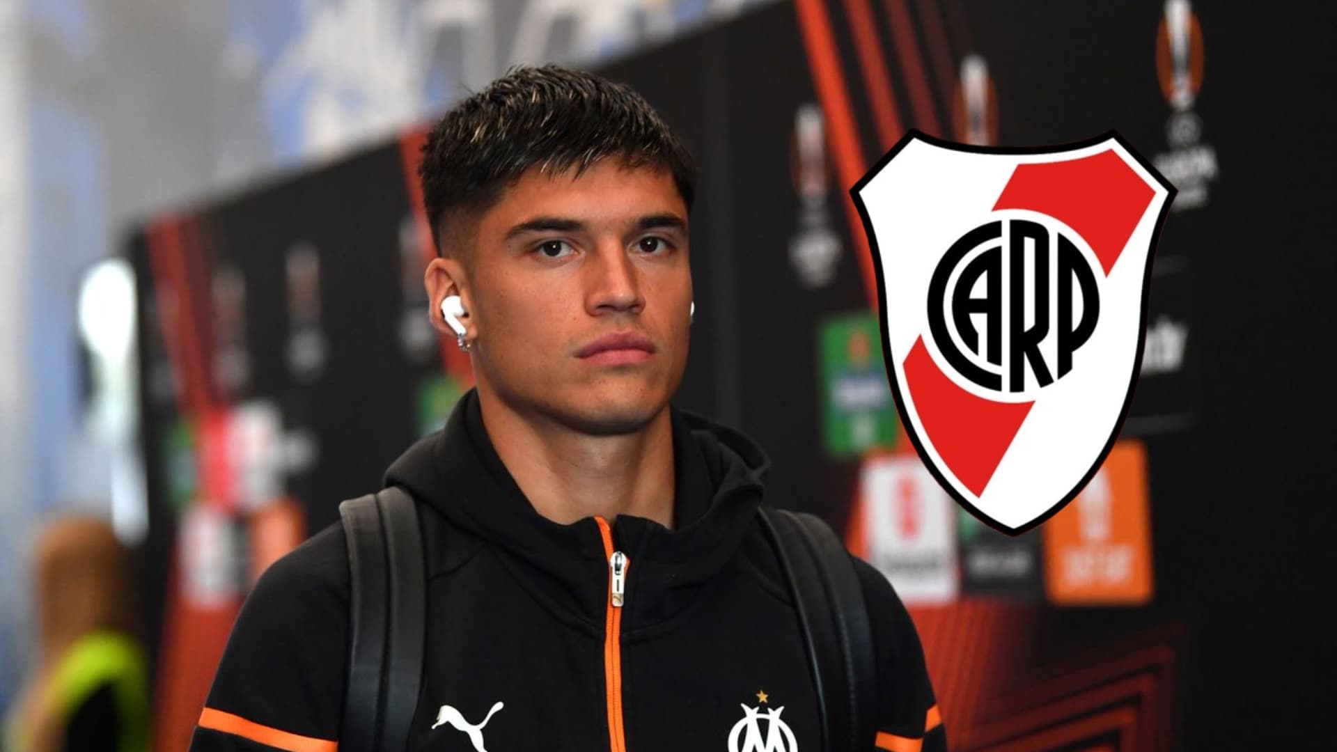 Joaquín Correa con los atuendos del Olympique de Marsella (2024).