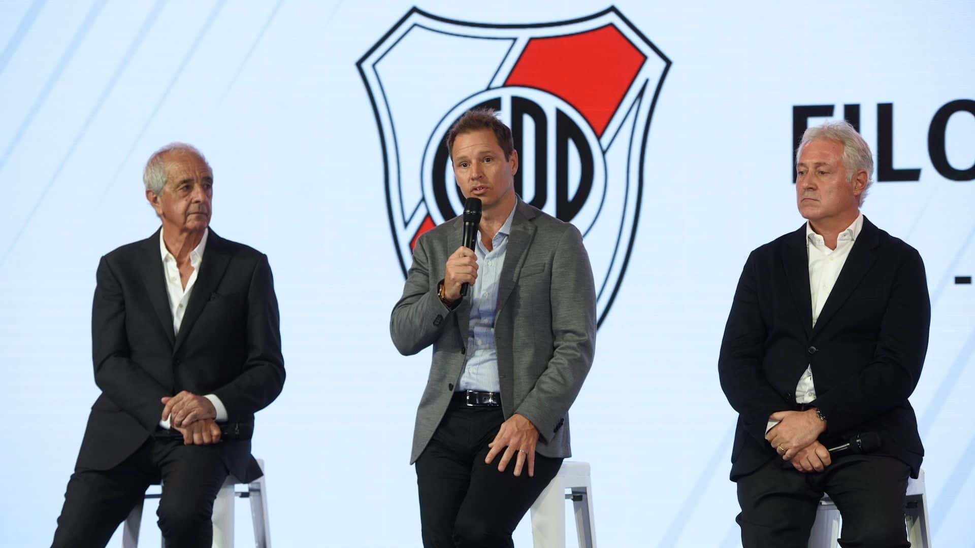 Jorge Brito se aseguró la continuidad como manager de Enzo Francescoli.