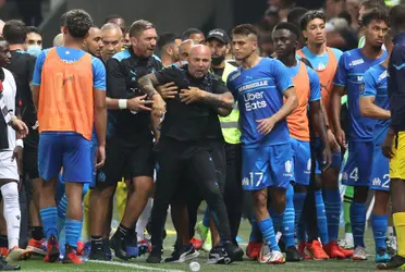 Jorge Sampaoli protagonizó un escándalo en el último partido entre el Olympique de Marsella y el Niza por la jornada tres de la Ligue 1. No es la primera vez que el entrenador argentino está metido en peleas, también estuvo en una siendo el DT de la Selección Argentina ¿Qué sucedió esa noche en el casamiento de su hija? Enterate de toda la información acá.