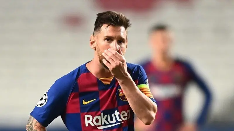 Josep María Bartomeu y la directiva de Fútbol Club Barcelona negocian con todos los jugadores una reducción salarial, y si Lionel Messi acepta, podría estar perdiendo una millonada mensualmente.