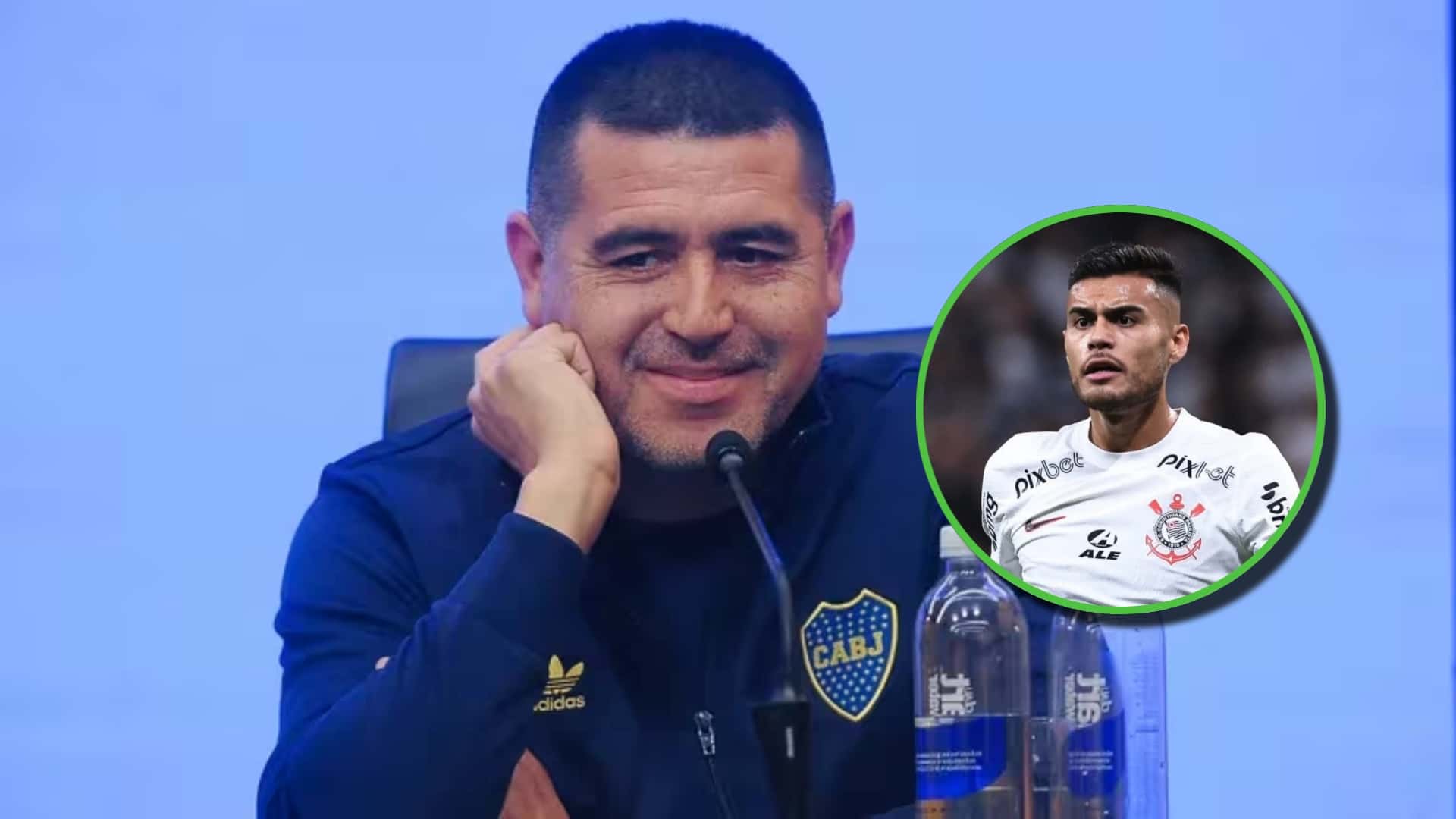 Juan Román Riquelm sonríe en conferencia de prensa.