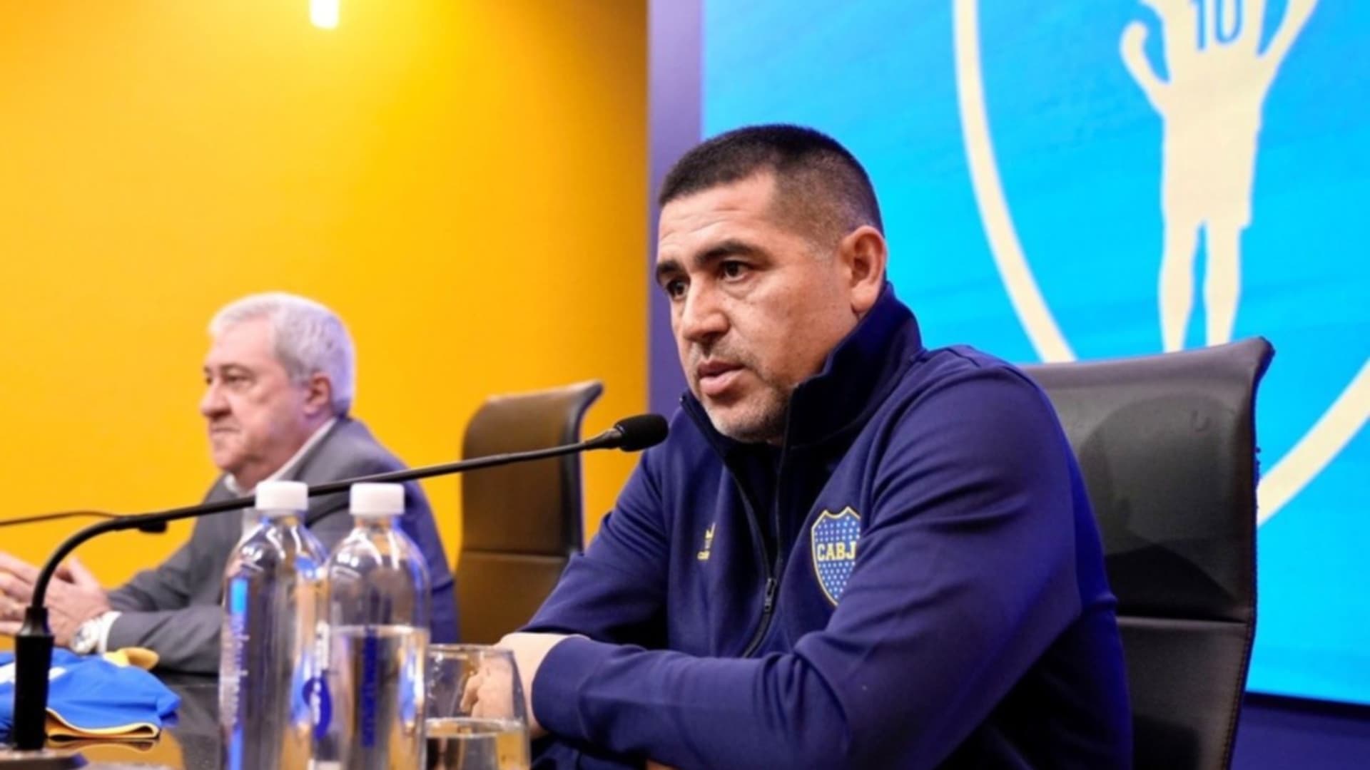 Juan Román Riquelme en conferencia