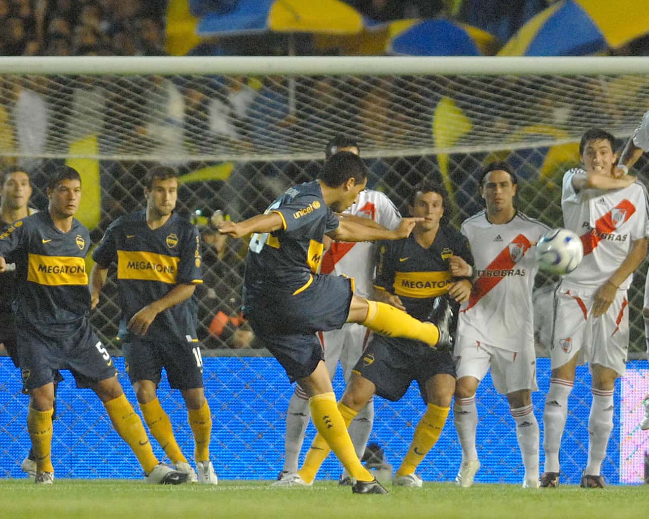 Juan Román Riquelme siempre supo destacarse ante el Millonario en los Superclásicos entre Boca y River, desde su debut en 1996 estuvo presente en varios de estos encue9ntros y en la mayoría fue protagonista ¿Cuántos goles hizo en total? Toda la información acá.