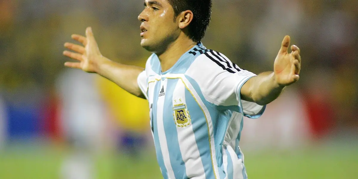 Juan Román Riquelme supo ser uno de los mejores futbolistas en la historia del fútbol argentino, de todas maneras solamente participó de un solo mundial en su carrera y su ausencia más notoria fue en Corea-Japón 2002 ¿Cuál fue el motivo por el que Marcelo Bielsa no lo citó? Enterate acá.